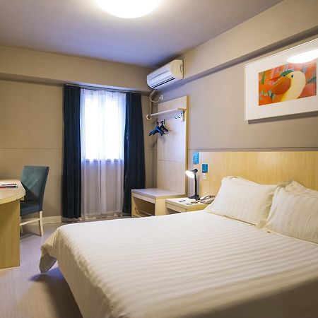 Magnolia Business Hotel Xining Railway Station Grand Cross Mojia Street Екстер'єр фото