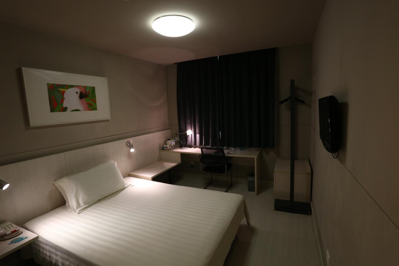 Magnolia Business Hotel Xining Railway Station Grand Cross Mojia Street Екстер'єр фото