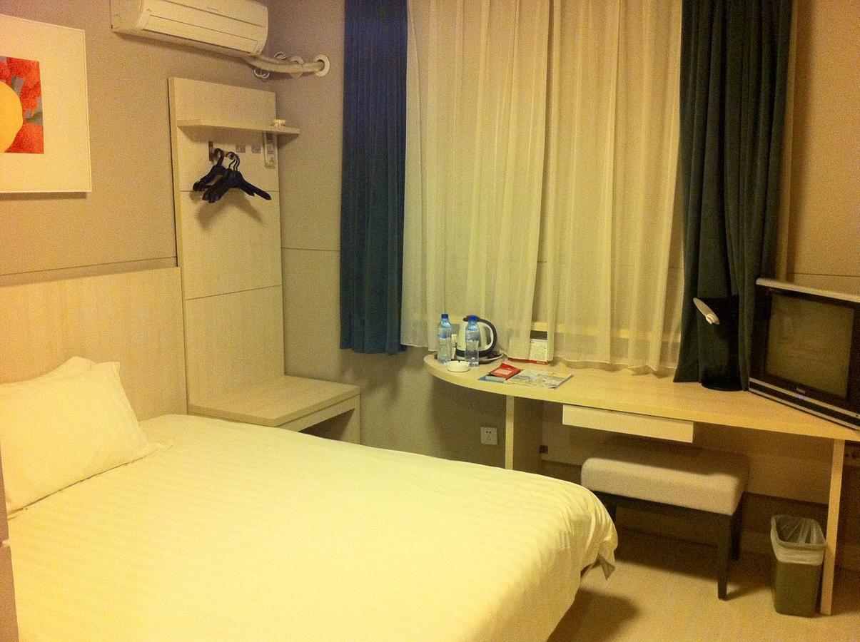 Magnolia Business Hotel Xining Railway Station Grand Cross Mojia Street Екстер'єр фото