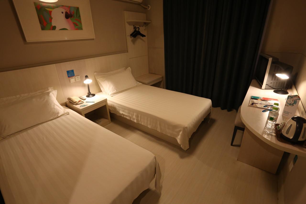 Magnolia Business Hotel Xining Railway Station Grand Cross Mojia Street Екстер'єр фото