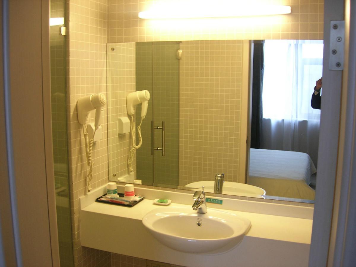 Magnolia Business Hotel Xining Railway Station Grand Cross Mojia Street Екстер'єр фото