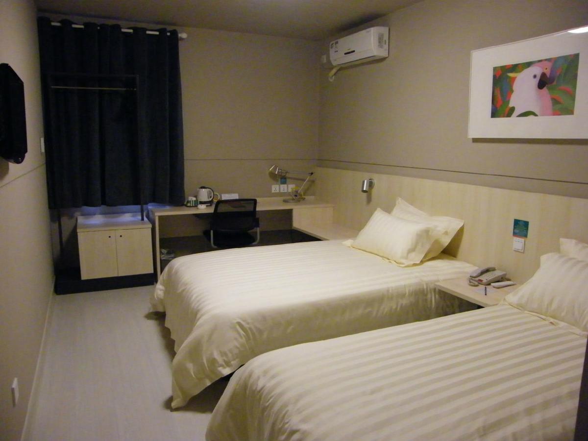 Magnolia Business Hotel Xining Railway Station Grand Cross Mojia Street Екстер'єр фото