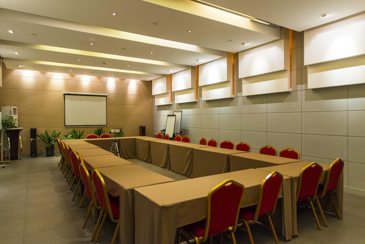 Magnolia Business Hotel Xining Railway Station Grand Cross Mojia Street Екстер'єр фото